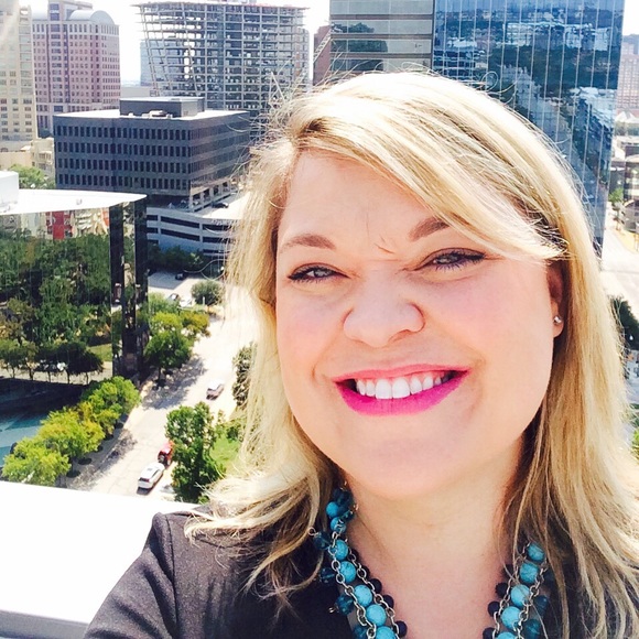 Meet your Posher, Danielle - Picture 3 of 3